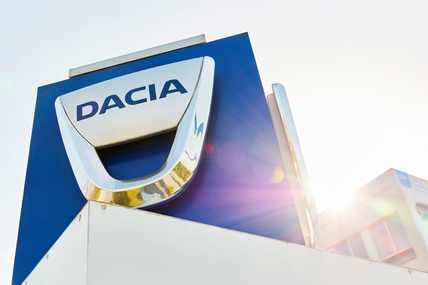  „Dacia“ automobilių istorija prasidėjo 1968 metais, kaip pasirašius sutartį su „Renault“ buvo pastatyta nauja gamykla. <br> Gamintojo nuotr.