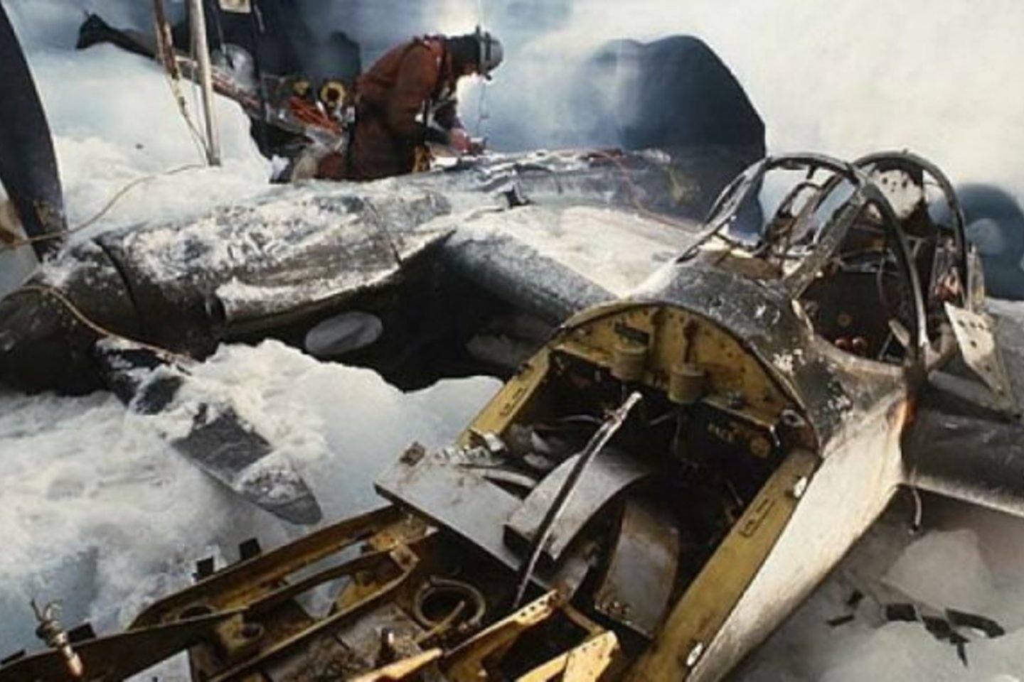  1992-aisiais vienas P-38 buvo ištrauktas iš ledo ir restauruotas.<br> WarbirdsNews.com iliustr.