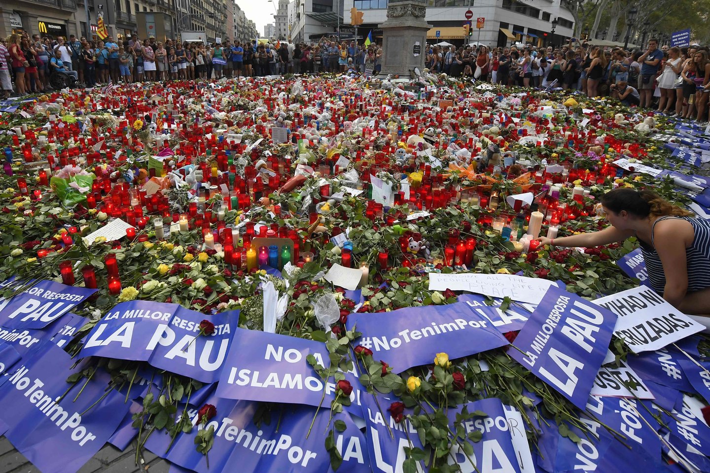 Įtariamas praėjusių metų džihadistų išpuolių Barselonoje sumanytojas vis dar laisvėje, ketvirtadienį pranešė vienas Ispanijos dienraštis. <br>AFP/