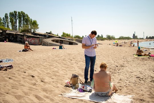 Pareigūnai tikrino Melnragės paplūdimį – netrūko ir nuogalių
