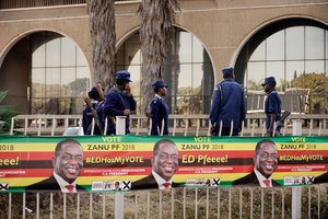 Zimbabvės prezidentu išrinktas E. Mnangagwa, opozicija žada rezultatus skųsti teisme 