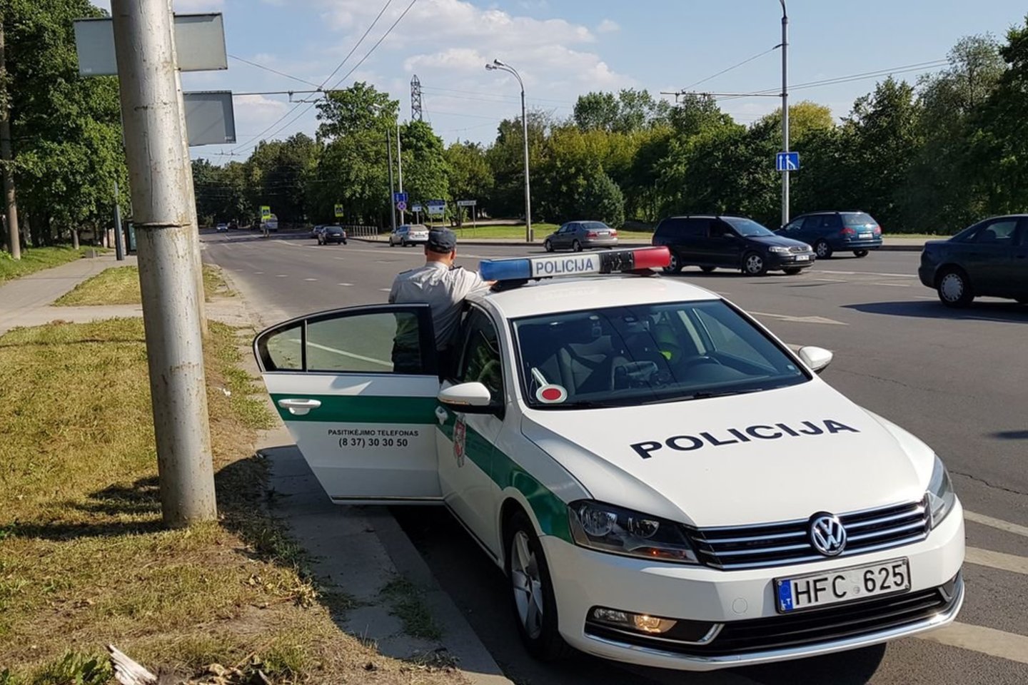 Ketvirtadienį Kaune pareigūnai sustabdė daugiau nei šimtą automobilių