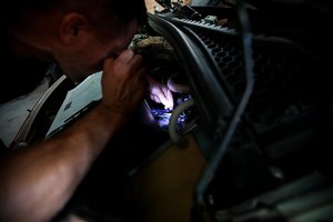 Ralio techninėje komisijoje naudoja įrankius, kurių eiliniame garaže nerasite