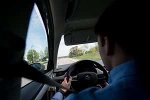 Vairuotojai įvardijo, ką aplenkti kelyje jiems yra sudėtingiausia 