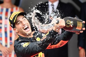 Danielis Ricciardo nustebino: jis išeina iš „Red Bull“ „Formulės-1“ ekipos