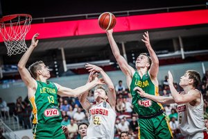 Jaunių svajonės apie medalius ištirpo: po dramatiškos kovos krito prieš rusus