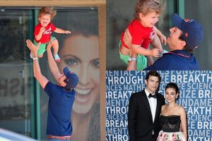 Nuo viešumos vaikus slepiantis Ashtonas Kutcheris parodė savo sūnų