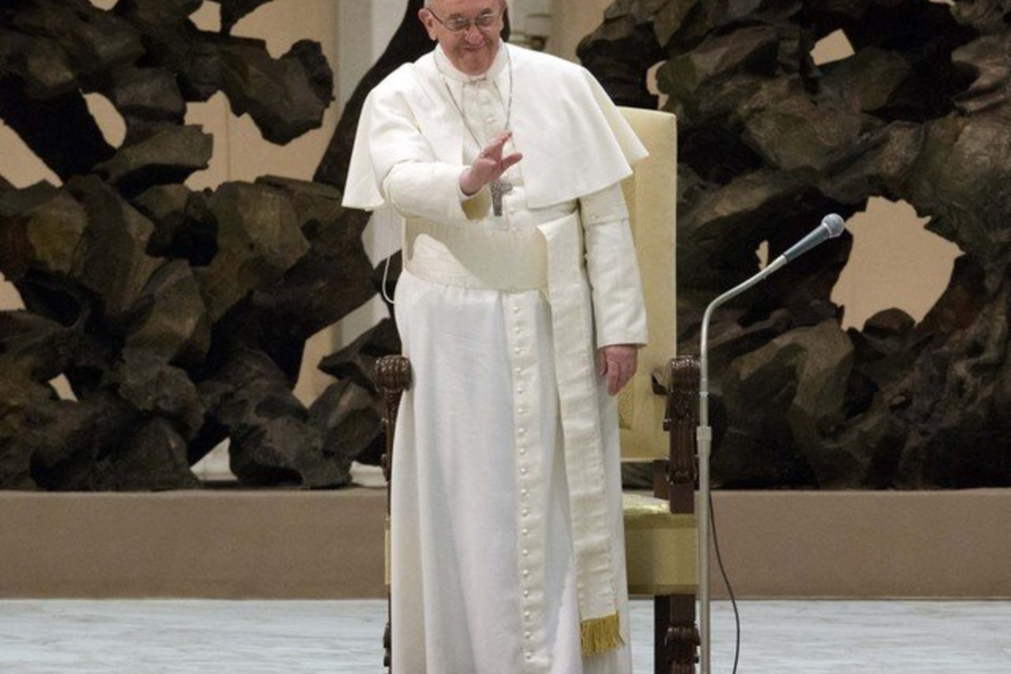 Popiežius Pranciškus šeštadienį pirmą kartą surengė specialią audienciją pasaulio žiniasklaidos atstovams.<br>AP