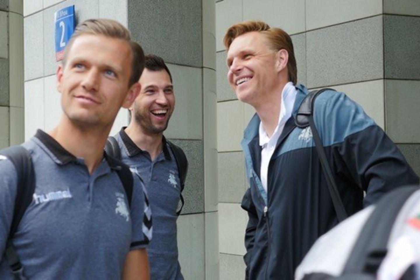Edgaras Jankauskas su Lietuvos rinktinės futbolininkais.