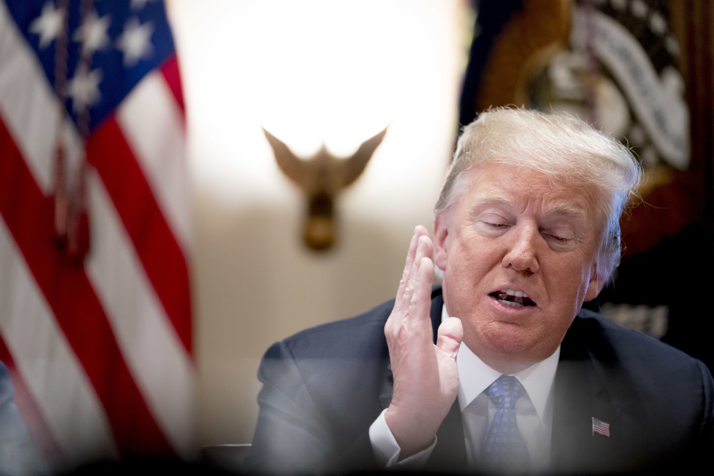 JAV prezidentas Donaldas Trumpas pripažino, kad jo sūnus Donaldas Trumpas jaunesnysis 2016 metais susitiko su Rusijos teisininke Natalija Veselnickaja, siekdamas gauti informacijos apie D. Trumpo varžovę 2016 metų lapkritį vykusiuose JAV prezidento rinkimuose.
