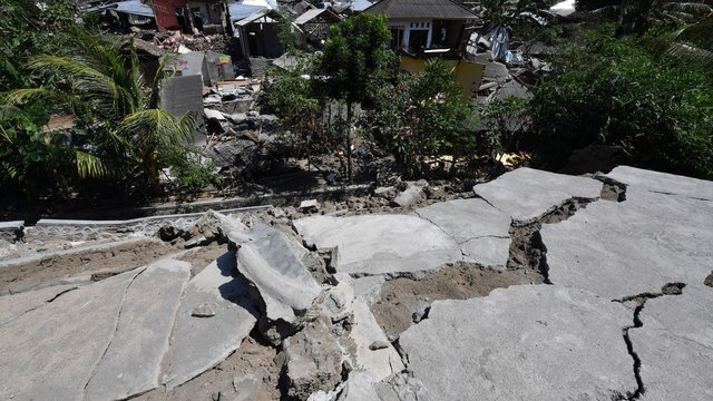 Indoneziją sudrebino dar vienas galingas žemės drebėjimas 