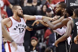 „Raptors“ rado dublerį J. Valančiūnui: pakvietė su lietuviu konfliktavusį žaidėją