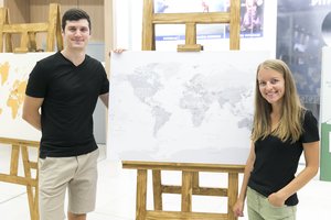 Pasaulis telpa ir nuosavoje svetainėje: sukūrė verslą, kuris įkvepia keliauti