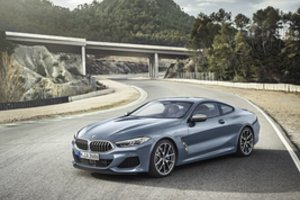 BMW atskleidė daugiau duomenų apie galingiausią naująjį 8 serijos V8 variklį