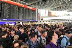 Po terminalo evakuacijos Frankfurto oro uosto darbas atnaujintas