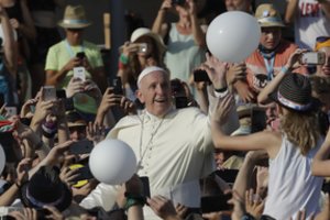 Stebinantis Pranciškus. Popiežius dar neaplankė Prancūzijos, bet atvyksta į Lietuvą