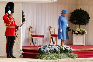 Donaldas Trumpas svaidėsi kaltinimais Jungtinės Karalystės monarchei