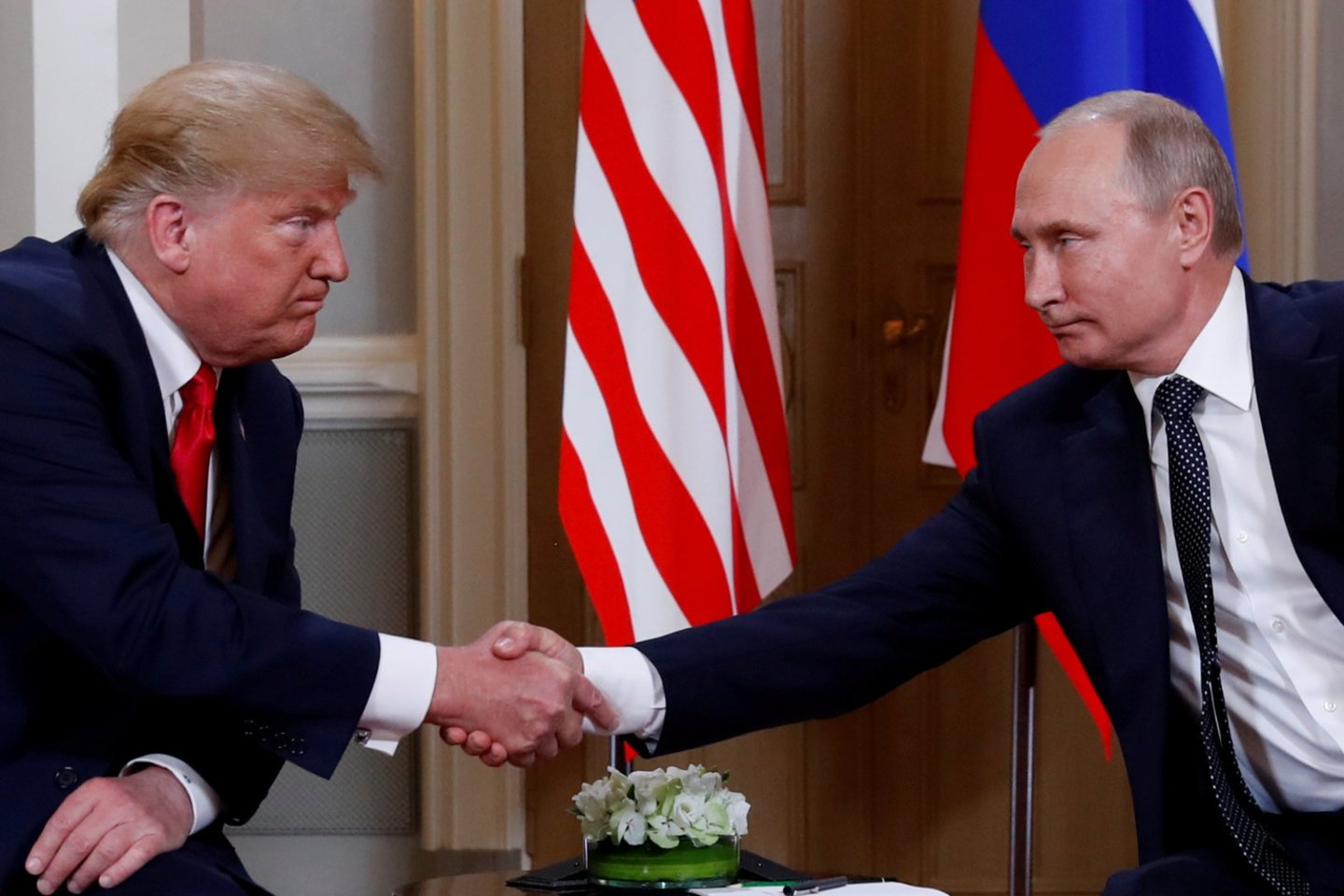 Praėjusį mėnesį įvyko JAV ir Rusijos viršūnių susitikimas. Jame Vladimiras Putinas Donaldui Trumpui pateikė ilgą sąrašą prašymų ir pasiūlymų ginklų kontrolės tema. <br>AP nuotr.