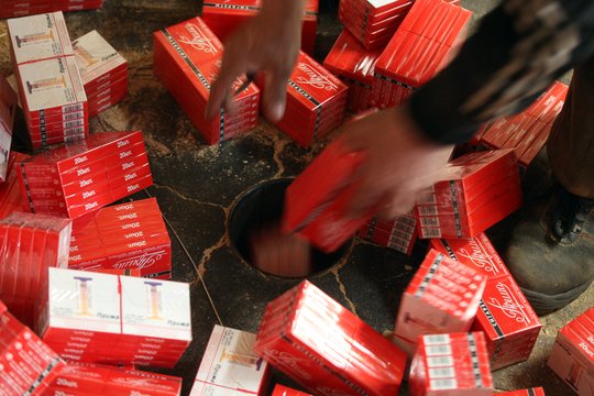 Vietoje oro pagalvės – kontrabandinės cigaretės
