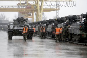 Vokietija baiminasi dėl savo kariuomenės: „Niekas neskrenda, neplaukia ir nevažiuoja“