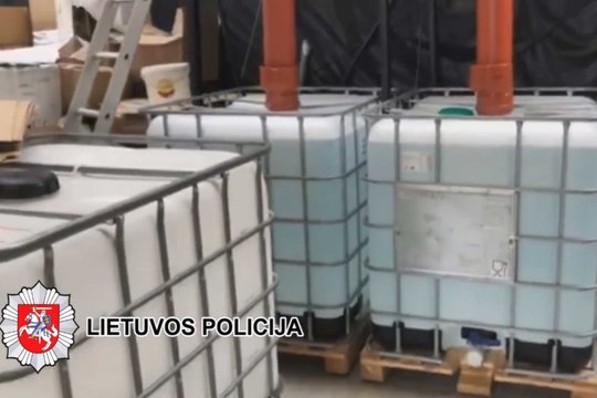 Išaiškinta tarptautinė nelegalaus alkoholio prekyba: suimta 15 lietuvių 