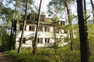 Išskirtinėje kurorto vietoje parduoda pastatus ir žemės sklypą