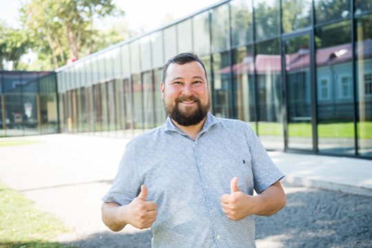 Verslas nuo bendrabučio kambario ir svajonės apie kebabą: dabar žarsto milijonus 