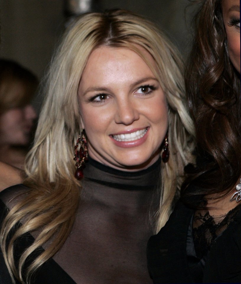  Daininkė Britney Spears pastaruoju metu yra itin užsiėmusi pasiruošimu pasauliniam turui „Piece of Me“.
