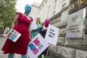 Grupės „Pussy Riot“ narei neleista išskristi iš Rusijos 