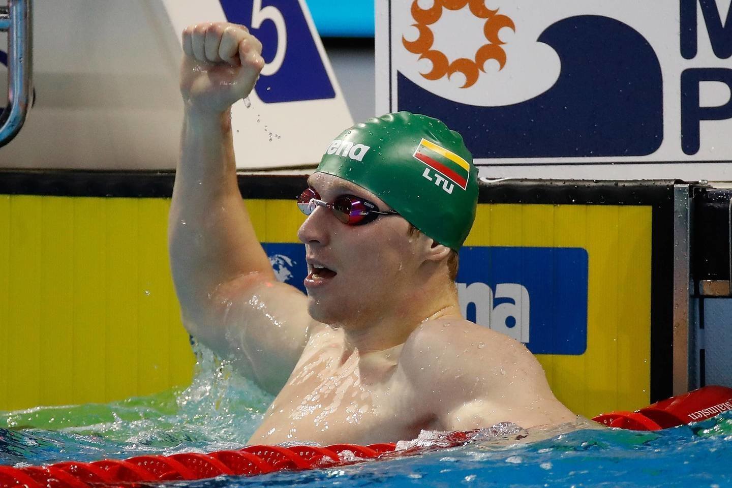 Simonas Bilis prasimušė į Europos plaukimo čempionato finalą