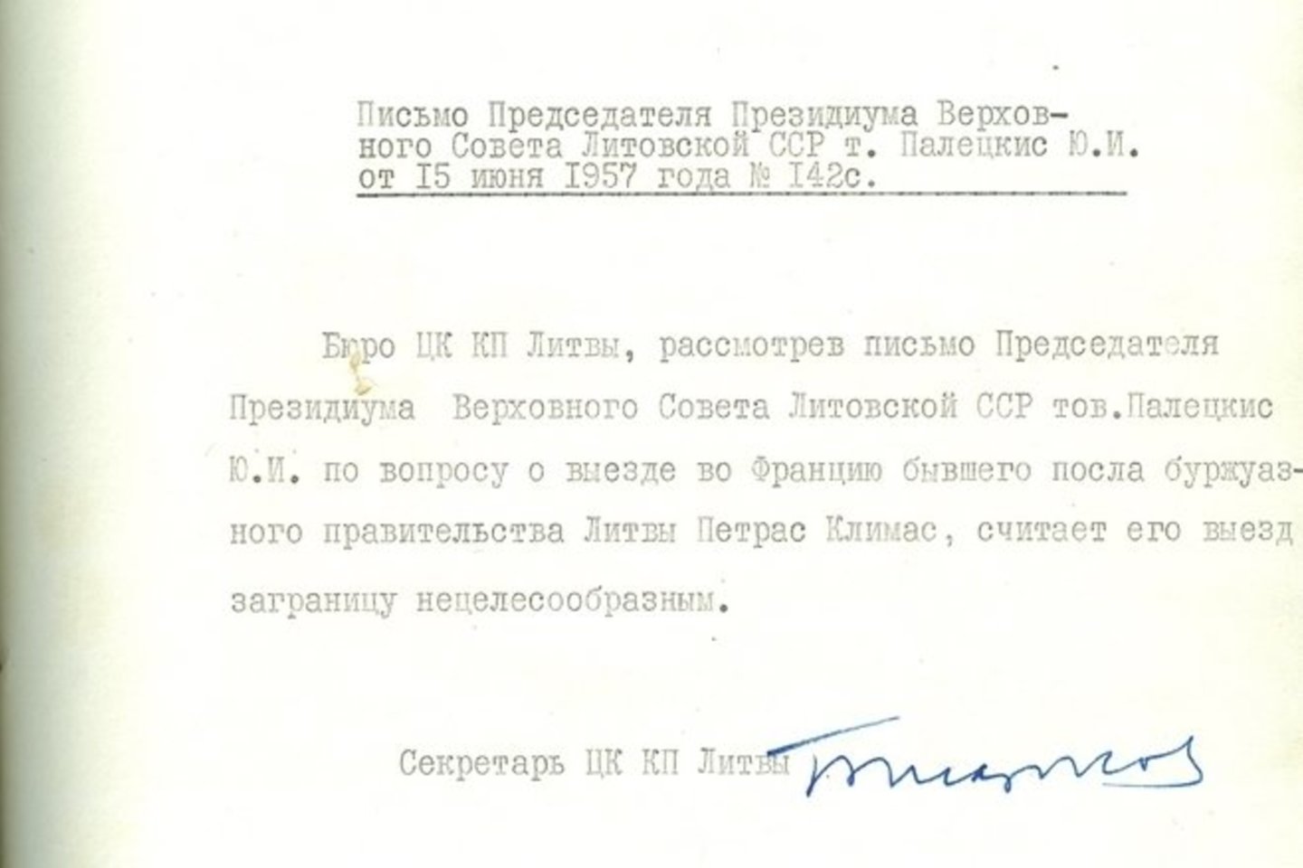  Lietuvos komunistų partijos centro komiteto biuro posėdžio nutarimas dėl draudimo Petrui Klimui išvykti į užsienį. 1957 m. liepos 22 d. Biuras, apsvarstęs Lietuvos SSR Aukščiausios Tarybos Prezidiumo pirmininko Justo Paleckio 1957 m. birželio 15 d. laišką ir atsižvelgęs į Valstybės saugumo komiteto (KGB) prie Lietuvos SSR Ministrų Tarybos 1957 m. liepos 18 d. rašte pateiktą informaciją, nutarė P. Klimo išvykimą į užsienį laikyti netikslingu.<br> Lietuvos ypatingojo archyvo nuotr.