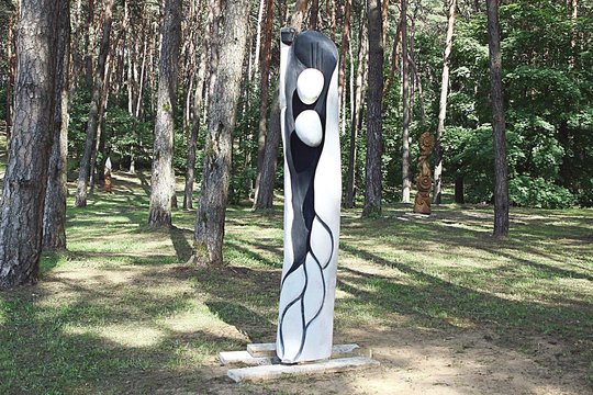 Prieš „Žalčių karalienę“ parklupo ne vienos šalies skulptoriai 