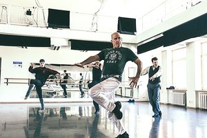 Gyvenimo džiaugsmą kurstys sirtakis