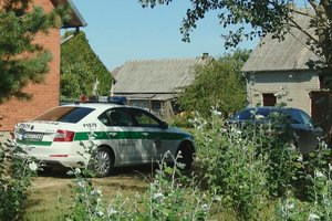 Po sukrečiančio įvykio, paaiškėjo, kodėl kaimynai tylėjo matydami vyro pervažiuotą moterį