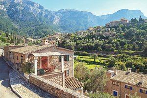 Į tai investuoja net senjorai, o jaunimas jiems krauna pinigus