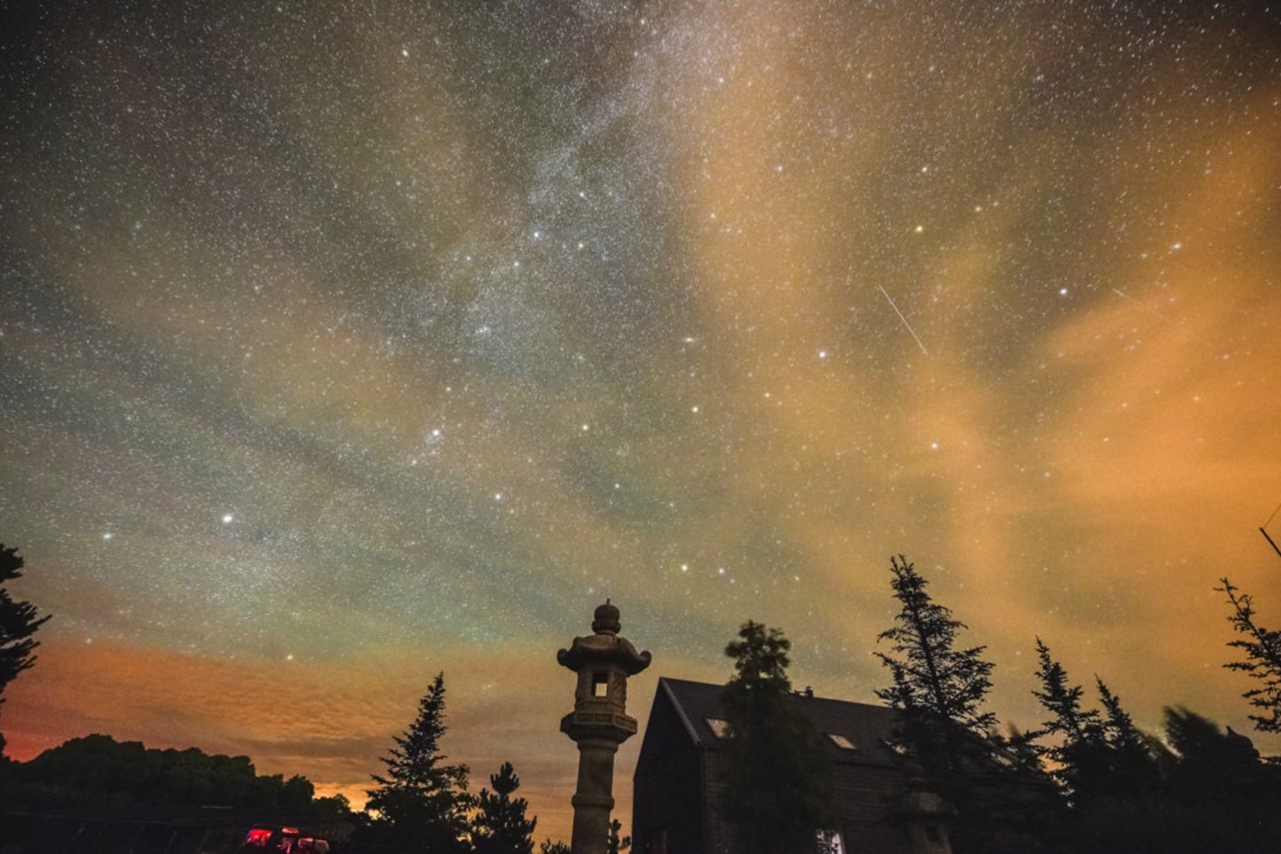 Naktį dangų nušvies daugybė krintančių žvaigždžių.<br>V.Ščiavinsko nuotr.