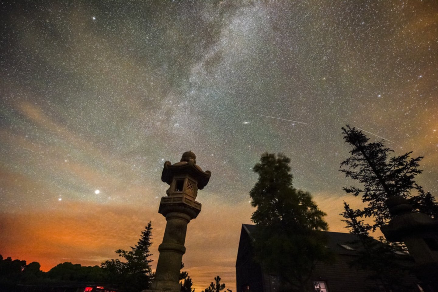 Naktį dangų nušvies daugybė krintančių žvaigždžių.<br>V.Ščiavinsko nuotr.