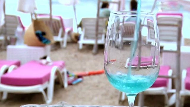 Tikra vasaros sensacija: ar išdrįstumėte paragauti mėlynojo vyno