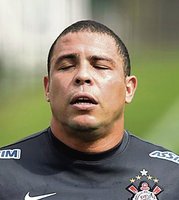 Brazilijos futbolo legenda Ronaldo Ibisoje pateko į ligoninę dėl plaučių uždegimo