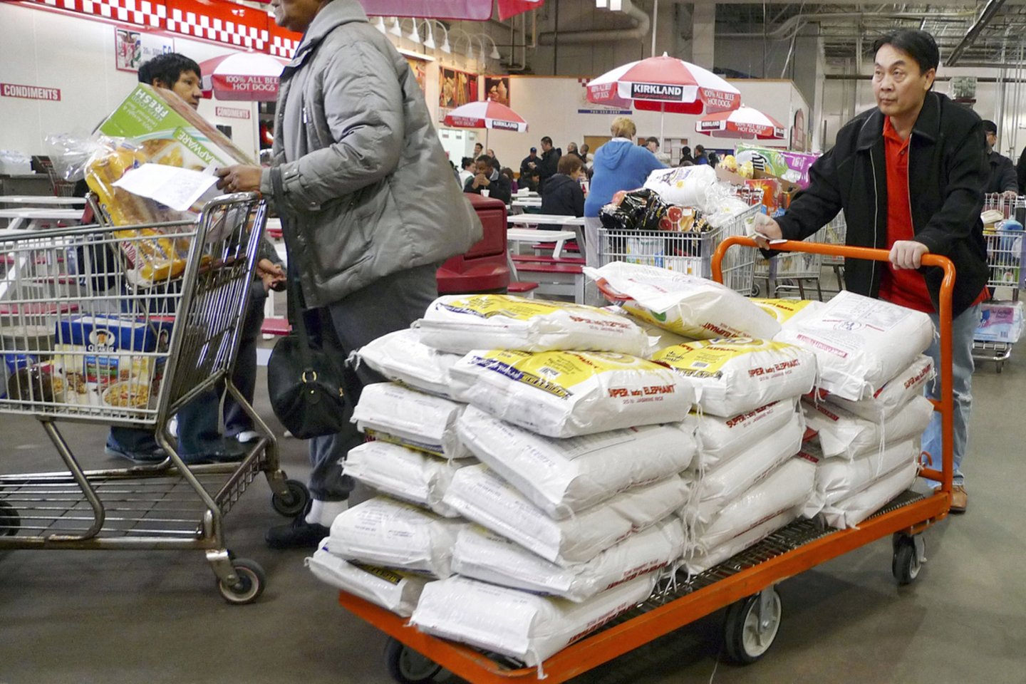 „Costco“ tinklas visame pasaulyje turi daugiau kaip 700 parduotuvių.<br> Reuters/Scanpix nuotr.