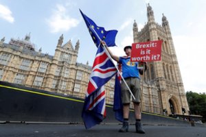 „Brexit“ poveikis akivaizdus – britų ekonomika praranda pagreitį