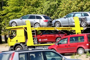 Naudotų automobilių pirkėjų laukia kainų sprogimas – į Lietuvą grįžta kirgizai