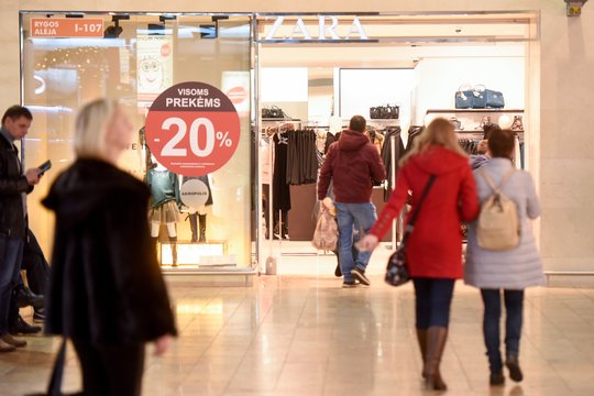 10 klaidų, dėl kurių apsipirkdami išleidžiame kur kas daugiau, nei planavome