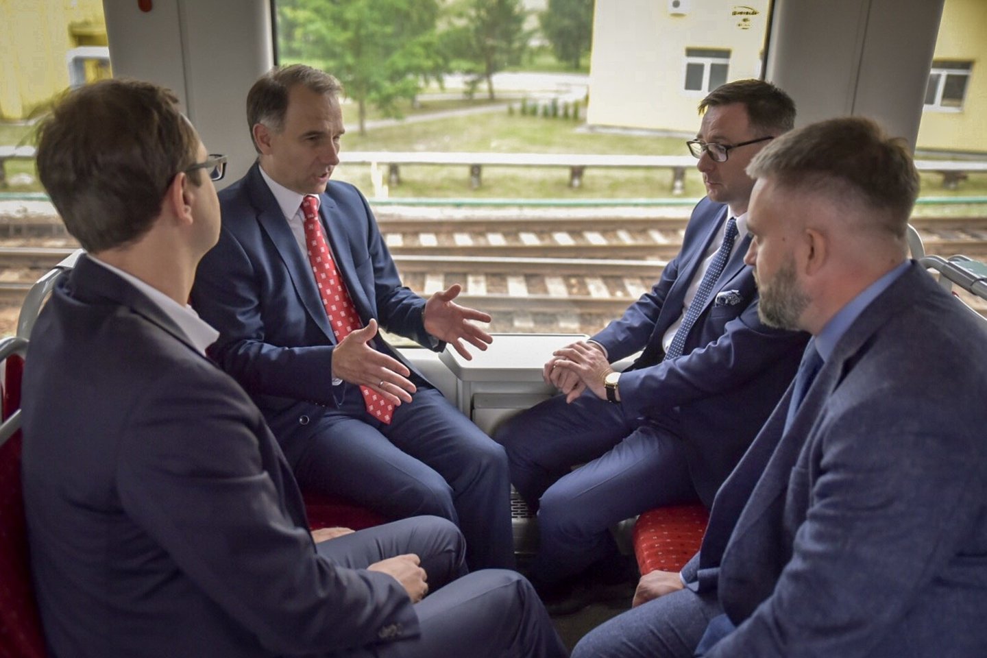 Mažeikiuose pasirašytu susitarimu ORLEN grupei priklausanti Lietuvos bendrovė išreiškė ketinimą išlaikyti glaudžią partnerystę su „Lietuvos geležinkeliais“.<br>Bendrovės nuotr.