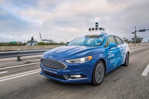 Dėl autonominių automobilių „Ford“ ryžosi permainoms – įkūrė naują kompaniją