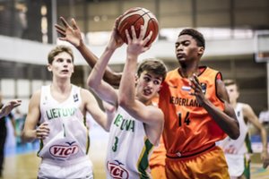 Lietuvos šešiolikmečiai Europoje galingai nuo savo kelio šluoja varžovus