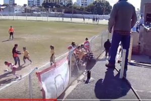 Kai mušasi futbolininkės, gero nelauk: keturios atsidūrė ligoninėje