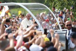 Popiežius Lietuvai jau krauna pinigus: verslininkai sudaro net specialius sąrašus