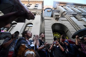 Maskvoje šimtai žmonių reikalavo paleisti ekstremizmu kaltinamas paaugles