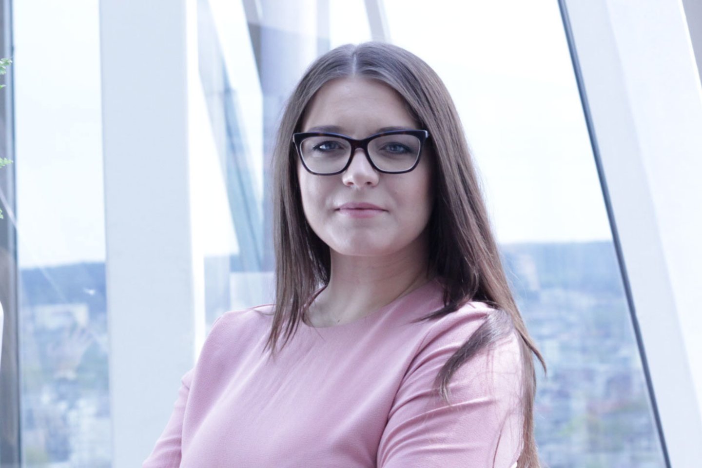 Nors pirkimai ir sumažėjo, tačiau anot Ievos Valeškaitės, atlyginimais Kėdainių rajono gyventojai tikrai negalėtų skųstis.<br> Asmeninio archyvo nuotr.